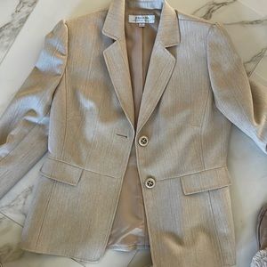 Tahari arthurs levine pant suit